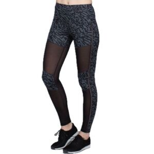 Lululemon Hot To Street Pant
Biggie Brushed Animal Coal Black / Black Size 4